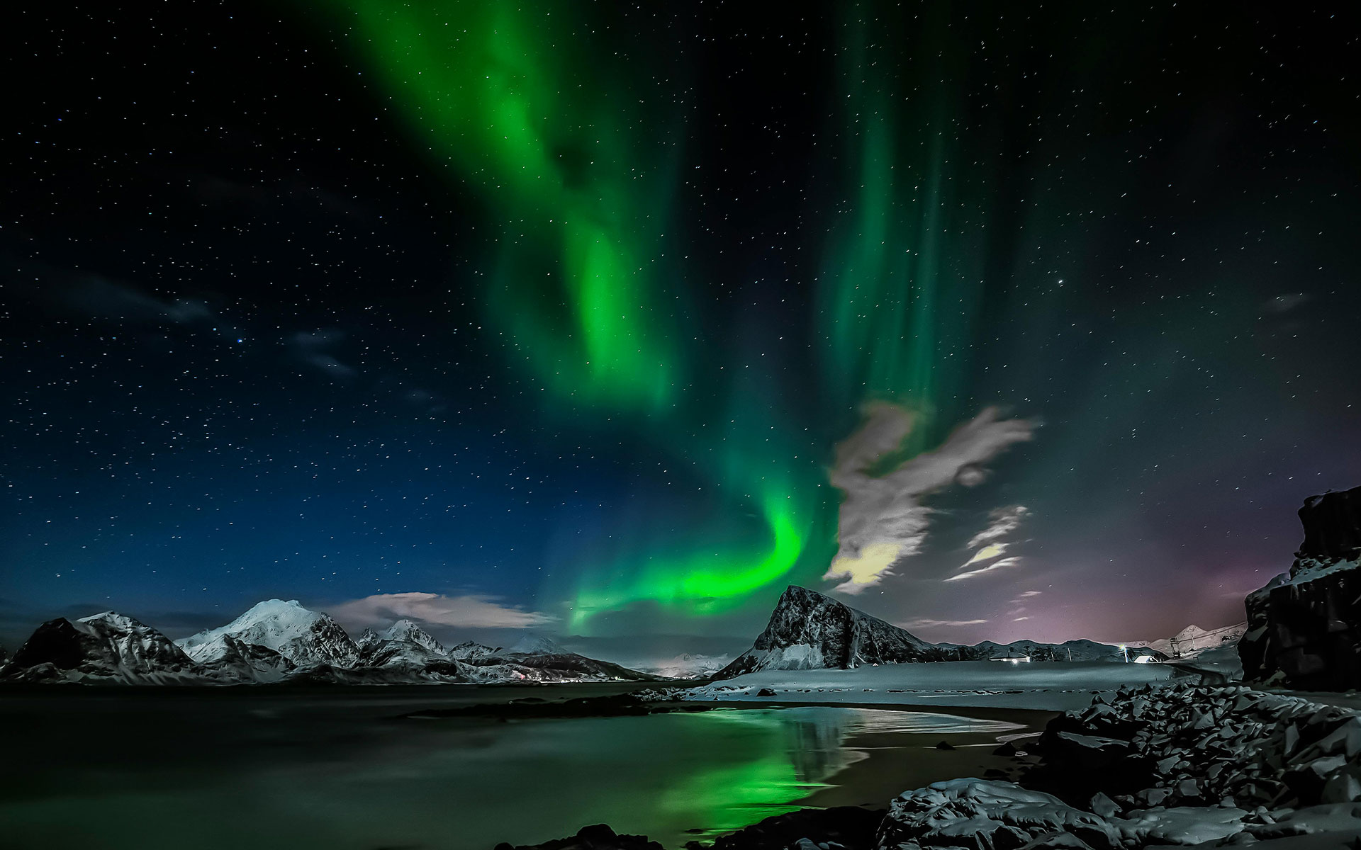 media.topic.imagealternatetextformat